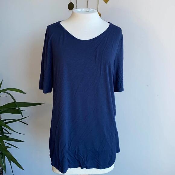 *6/$35* Chicos 8 Medium Navy Blue Short sleeve top ribbed sides - Picture 1 of 8